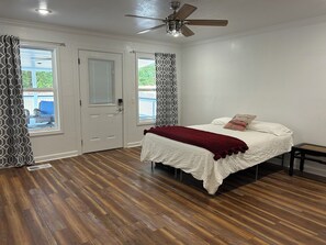 3 Schlafzimmer, Schreibtisch, Bügeleisen/Bügelbrett, WLAN