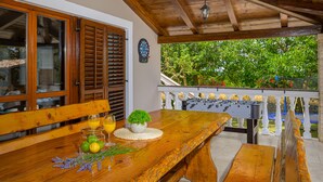 Outdoor dining - Villa Rojnići 1 (Istria - Barban) (Barban)
