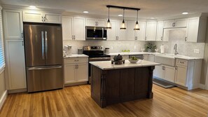 Private kitchen - Beautiful renovated Farmhouse on Seneca Lake. Finger Lake Wine Trail. (Lodi, Seneca Lake)