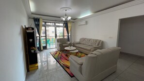 Living area - Fully furnished Quiet, clean and secure apartment. (Yaoundé)