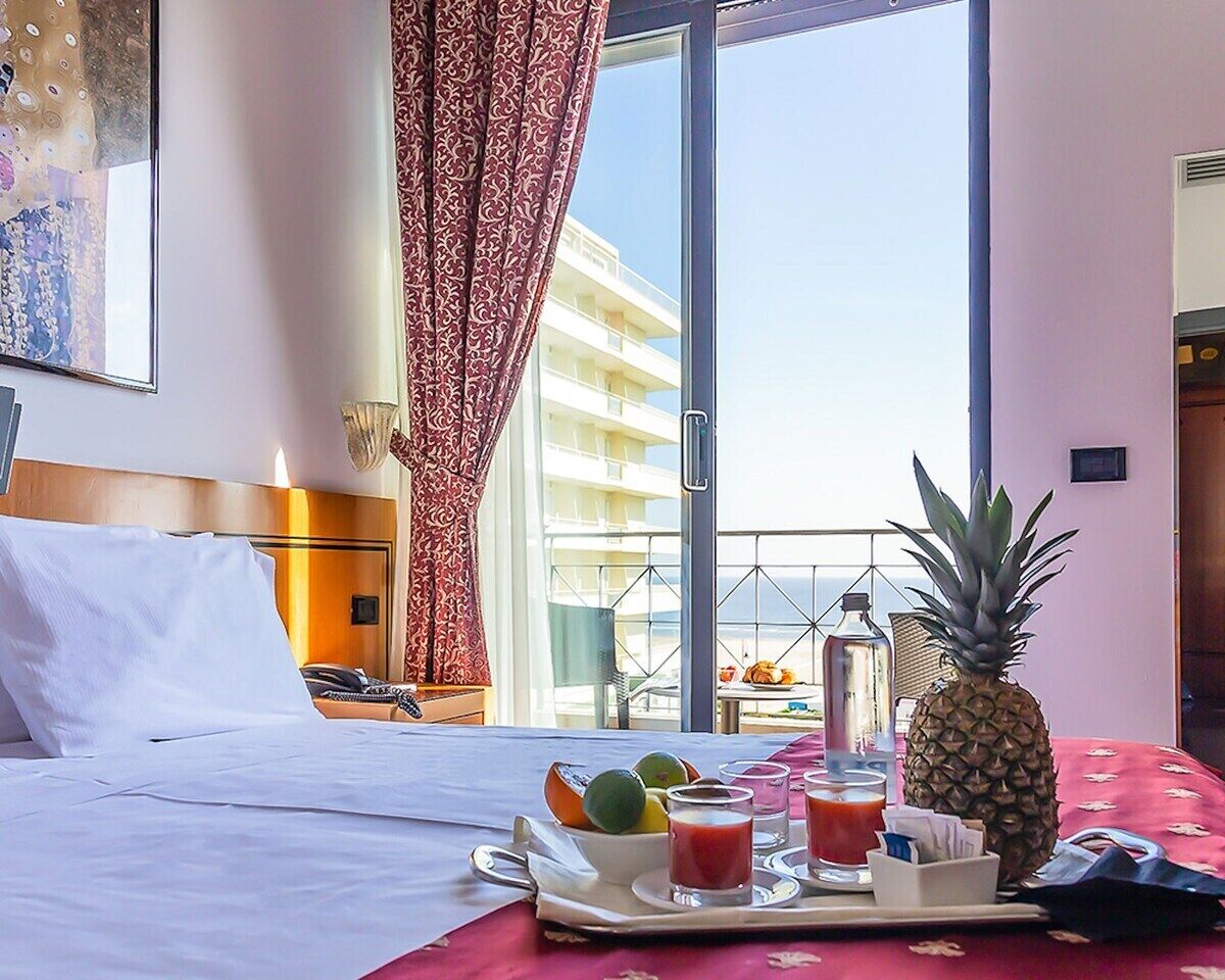 Hochwertige Bettwaren, Minibar, Schreibtisch