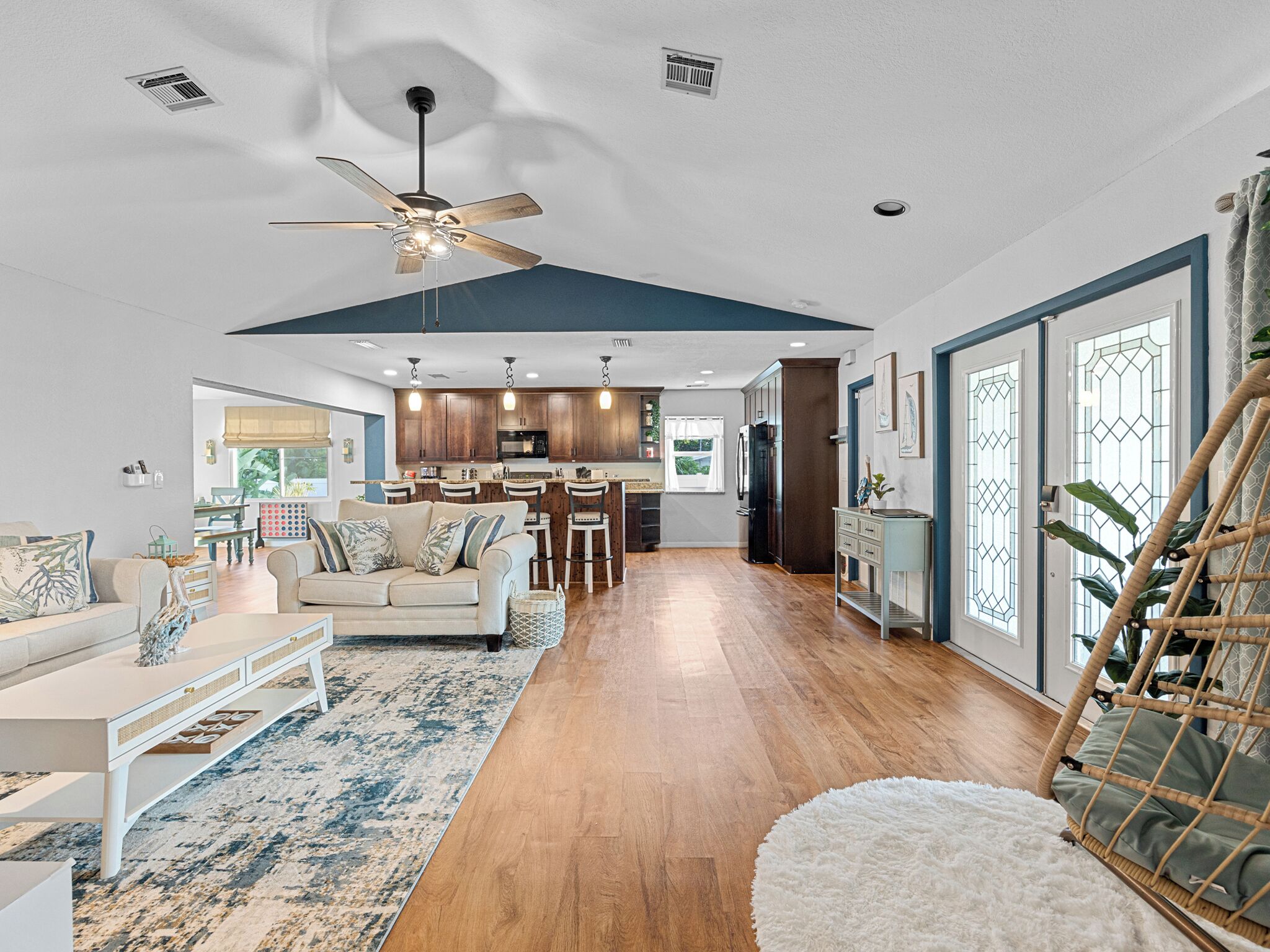 تلفزيون ذكي، ستيريو، شاشة كمبيوتر