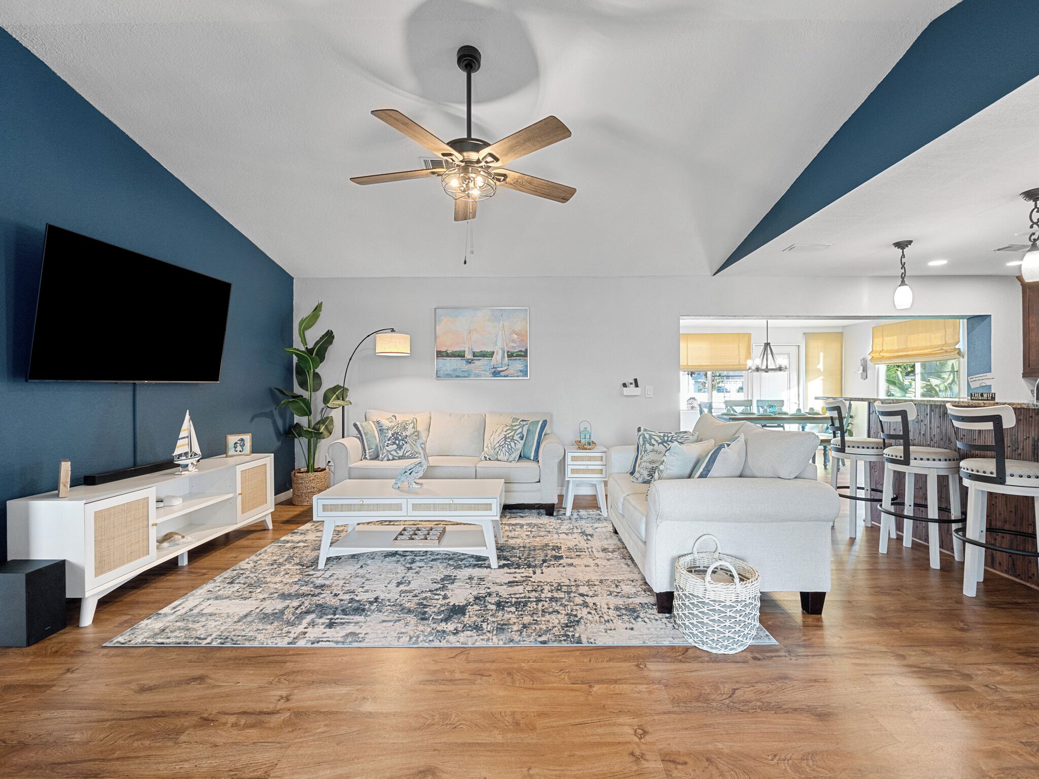 تلفزيون ذكي، ستيريو، شاشة كمبيوتر