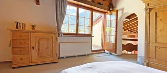 Holiday home with Jacuzzi for 6 persons-Lenzerheide