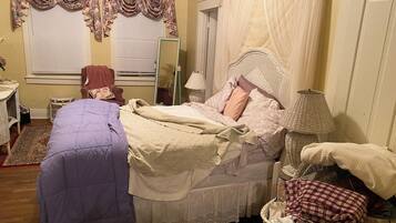 2 bedrooms, bed sheets