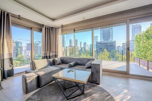 Deluxe Suite | Premium bedding, minibar, desk, laptop workspace - MARLEN HOTEL BAYRAKLI (Izmir)