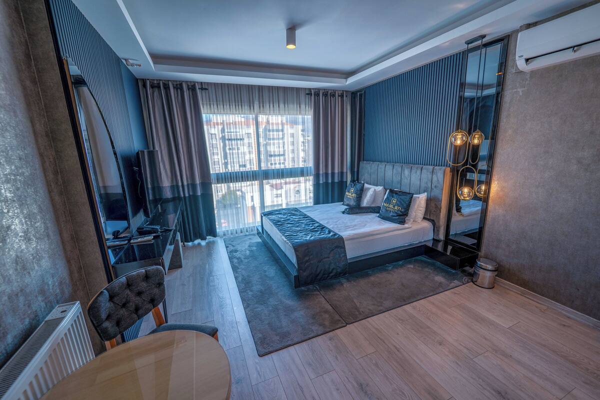 Kamar Double Standar, 1 Tempat Tidur Double, Bebas Asap Rokok, pemandangan kota | Seprai premium, minibar, meja kerja, dan ruang kerja ramah laptop