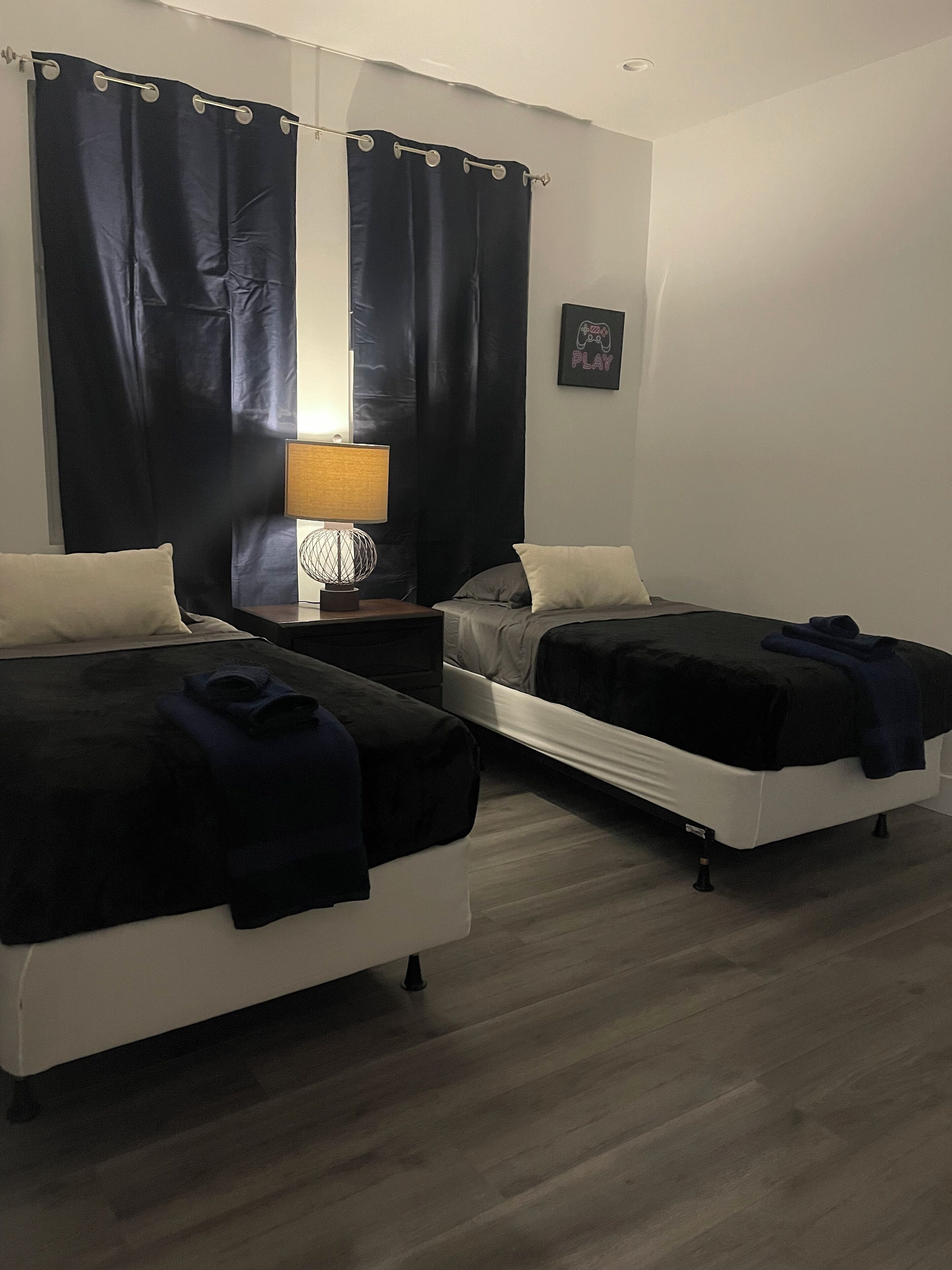 3 chambres, coffre-fort, fer et planche à repasser, lit de bébé portatif