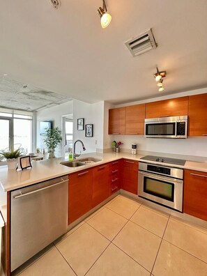 Private kitchen - Beautiful Family Condo - Enjoy Miami (Miami)