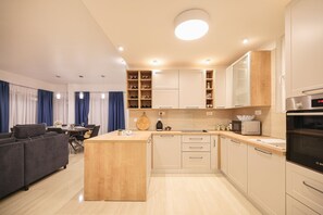 Fridge, microwave, stovetop, dishwasher - Villa Morella with Heated Pool (Sukošan)