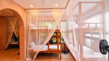Economy Shared Dormitory | Laptop workspace
