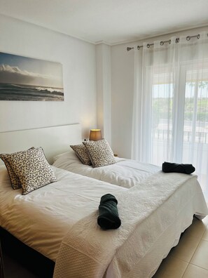 2 soverom, strykejern/-brett, wi-fi og sengetøy