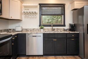 Private kitchen - The White Fox - Cozy Renovated Home Under A Minute To Town with Central AC (Ellicottville)