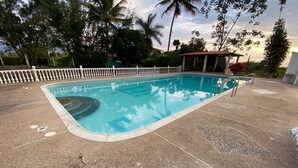 2 udendørs pools