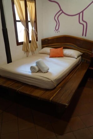 Free WiFi, bed sheets - Cueva Nica (Granada)