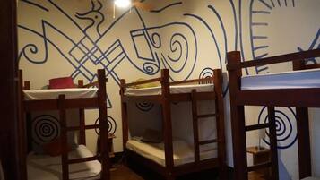 Dormitorio compartido básico | Wifi gratis y ropa de cama