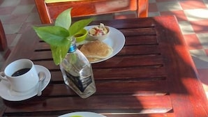 Free daily English breakfast - Cueva Nica (Granada)
