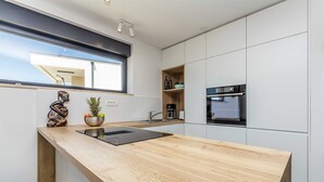 Kaffetrakter/tekoker, ovn, kokeplater og oppvaskmaskin