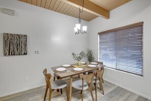 Dining - Papa Bear Den: A/C, Fire Pit, Fenced Yard, Mins to Lake (Big Bear)