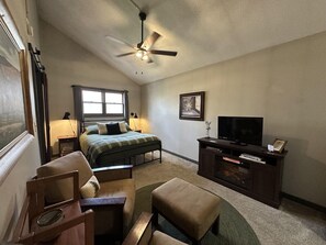 2 Schlafzimmer, Schreibtisch, Bügeleisen/Bügelbrett, WLAN