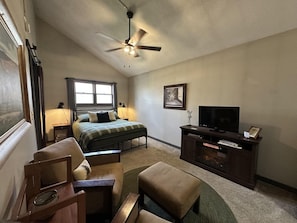 2 bedrooms, desk, iron/ironing board, WiFi