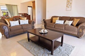 Smart TV - Zen is Private, Tranquil,  and Perfectly Located near Shoal Bay Beach! (Shoal Bay)