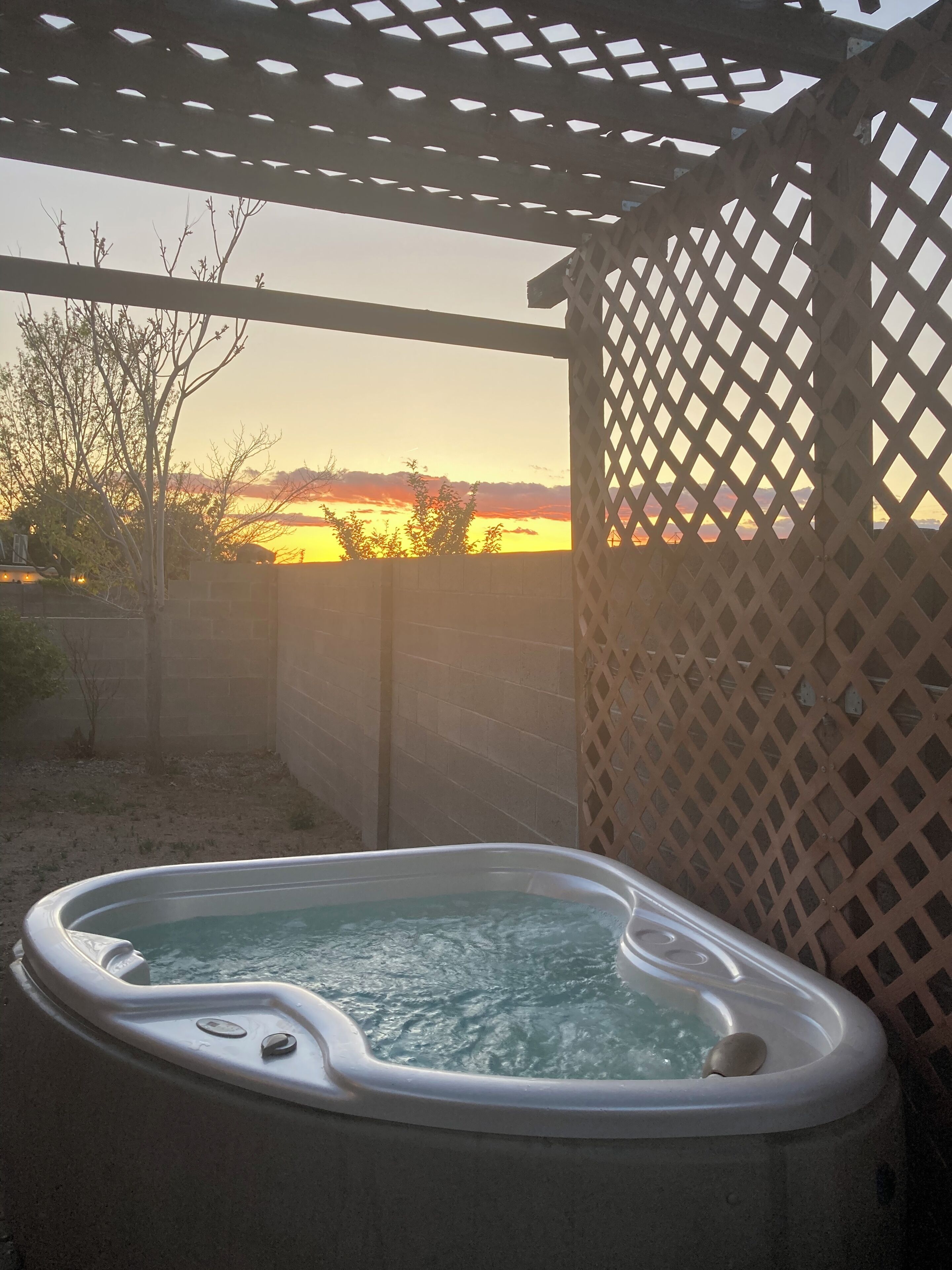 Bañera de hidromasaje al aire libre