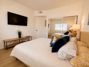 2 bedrooms, desk, iron/ironing board, free WiFi