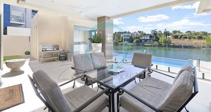 Zen Bayview Bliss: Luxury Marina Mansion