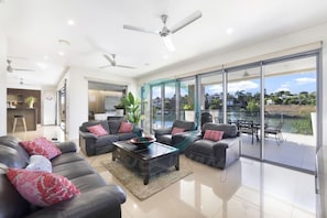 TV - Zen Bayview Bliss: Luxury Marina Mansion (Bayview)