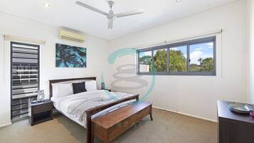 4 bedrooms, desk, iron/ironing board, travel cot