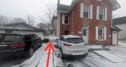 Cozy downtown two bedrooms free parking