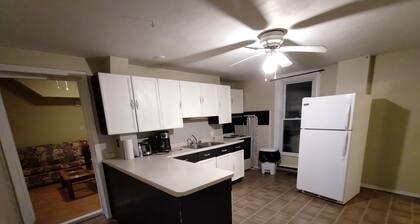 Cozy downtown two bedrooms free parking