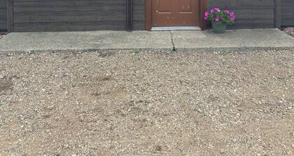 Dakota Landing Cabins & Motel: #10-Cozy, newly remodeled cabin