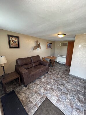 Living area - Dakota Landing Cabins & Motel: #10-Cozy, newly remodeled cabin  (Faulkton)