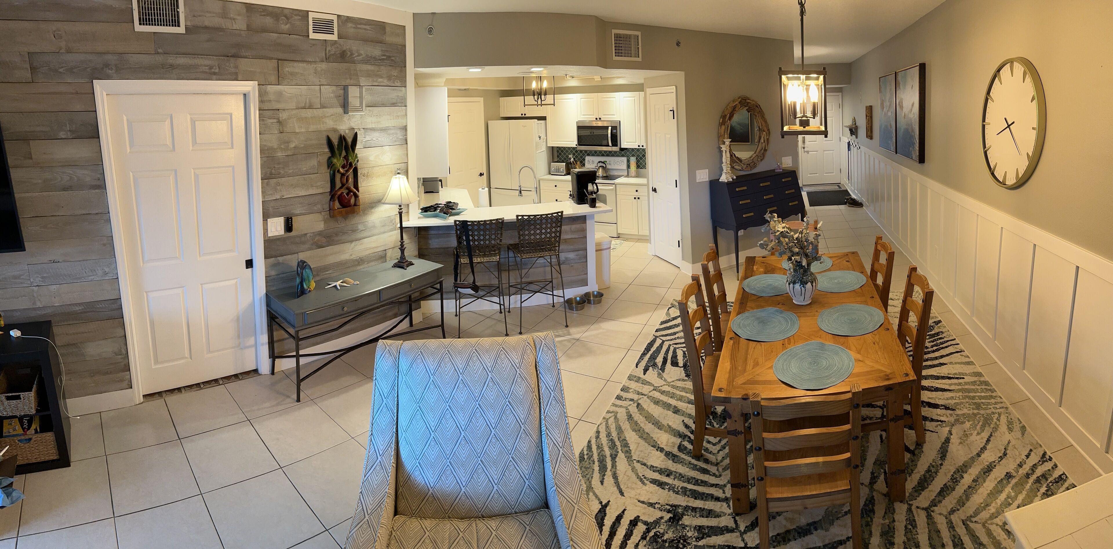 Comfort Condo | Living area