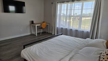 3 bedrooms, desk, iron/ironing board, travel cot