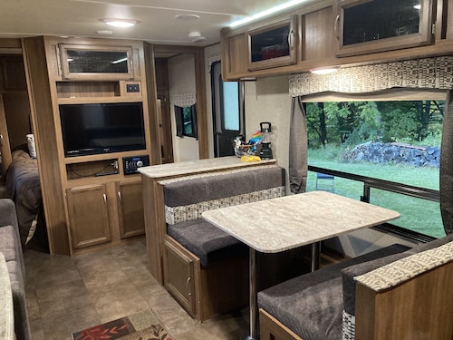 Camper in a private spot less than ten minutes from Beaver Stadium and PSU!
