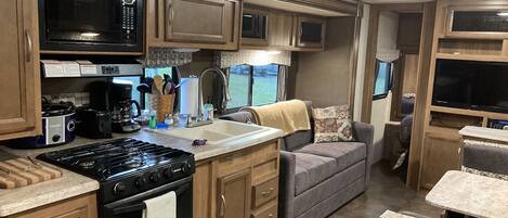 محمصة خبز، مستلزمات طهي/أطباق/أوعية، توابل