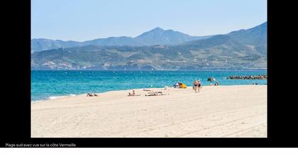 2-room apartment with marina view in secure residence with swimming pool and private parking