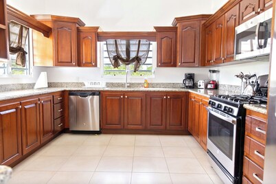 Sienna is Private, Tranquil,  and Perfectly Located near Shoal Bay Beach!