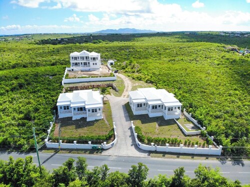 Sienna is Private, Tranquil,  and Perfectly Located near Shoal Bay Beach!