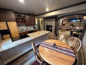 Interior - Cozy quiet home near 3 ski resorts (Eden)