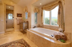 Dusche, Whirlpool, Haartrockner, Bidet