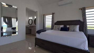 3 slaapkamers, een strijkplank/strijkijzer, wifi, beddengoed