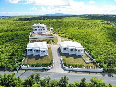 Harmony is perfect for family or groups! Lots of space with a breathtaking view!