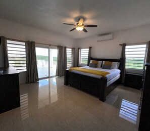 3 habitaciones, tabla de planchar con plancha, wifi y ropa de cama 