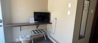 Dakota Landing Cabins & Motel: Room #2-Cozy, newly remodeled motel room