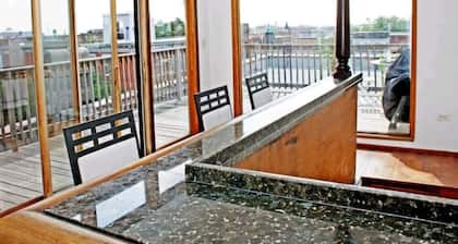 ★★★Charming 2BR near downtown, +FREE parking★★★