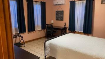 1 bedroom, desk, iron/ironing board, free WiFi